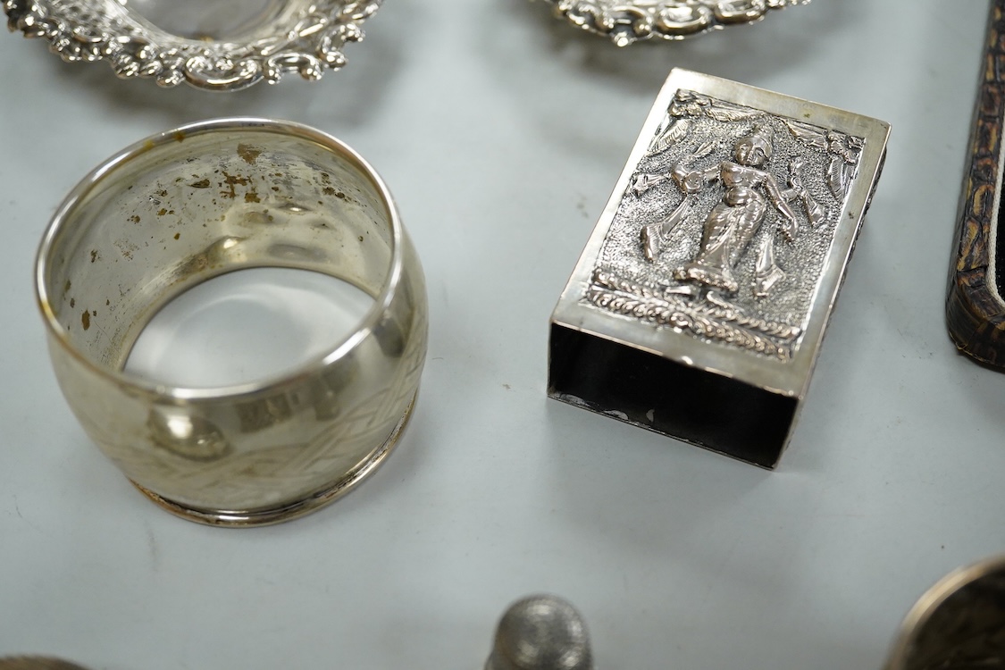 A collection silver and white metal to include a cased set of six George V seal top coffee spoons, Birmingham, 1927, a pair of Scottish napkin rings embossed with thistles, a pair of embossed heart shaped bonbon dishes,